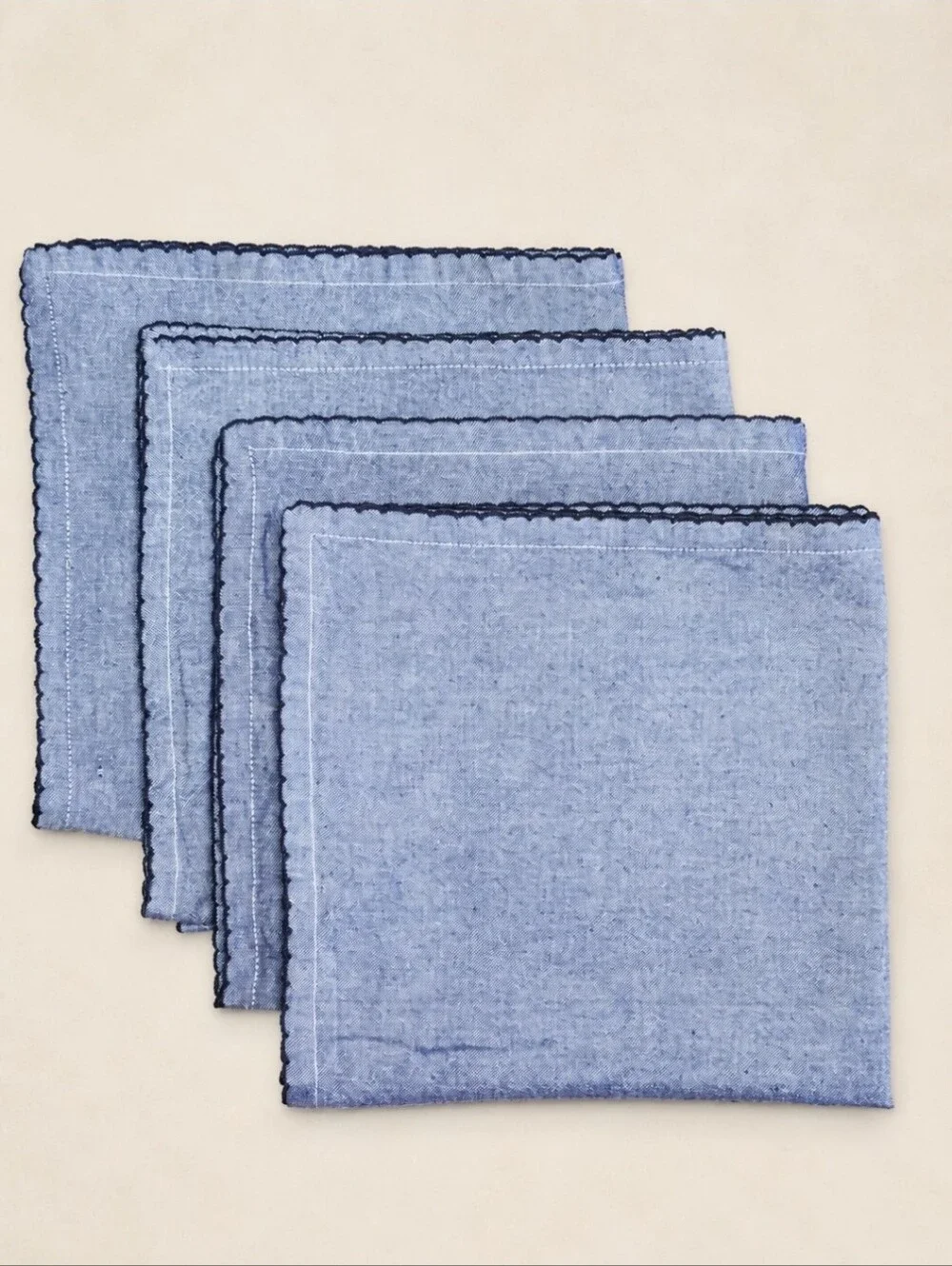 Pier 1 Blue Chambray Dinner Napkins Navy Scallop Trim Set of 4